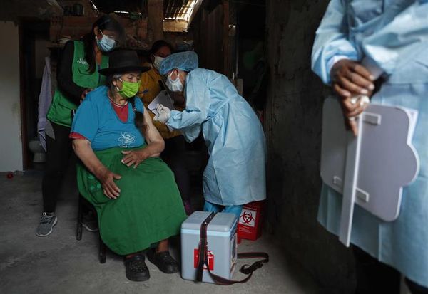 Perú espera tener vacunados a todos los mayores de 50 años en julio  - Mundo - ABC Color