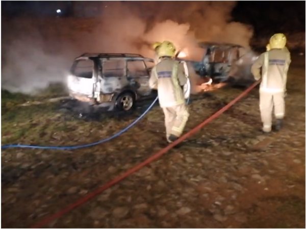 Se incendian dos vehículos abandonados en Lambaré - Nacionales - ABC Color