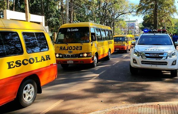 Unos 400 transportistas escolares dejaron de trabajar en este 2021 - La Clave