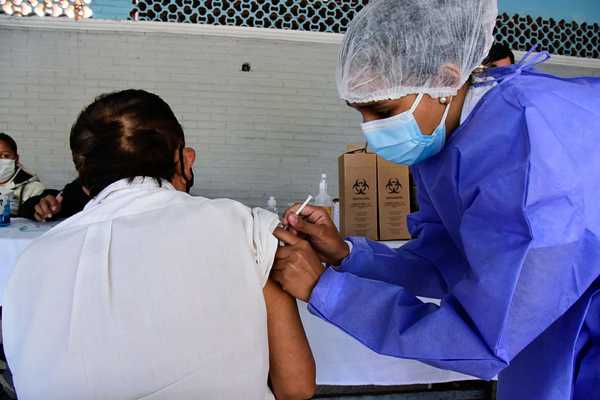 Vacunación ya genera resultados positivos y en julio podría mejor, según Borba | El Independiente