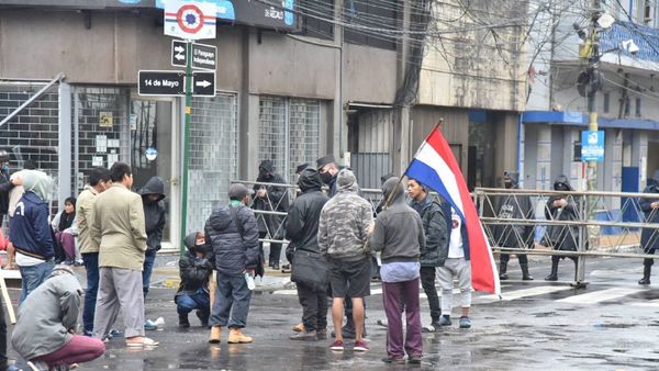 Indígenas se movilizan para exigir respuestas al INDI tras desalojo