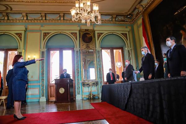 Presidente tomó juramento a Gloria Amarilla como embajadora en México | .::Agencia IP::.