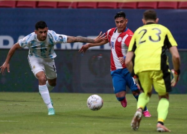 Arzamendia será jugador del Cádiz de España, afirman