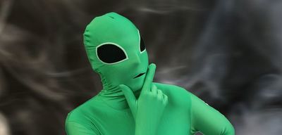 Amor extraterrestre: Mujer afirma que está saliendo con un aliens «no me quiere solo para tener sexo»