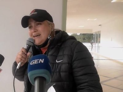 Crónica / [VIDEO] Guardia de seguridad amonestada por ir a desayunar