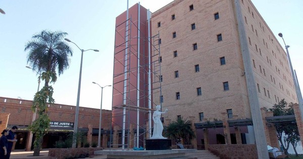 La Nación / Justicia rechazó amparo para vacunarse de una mujer con tumor y le impone pagar costas del juicio