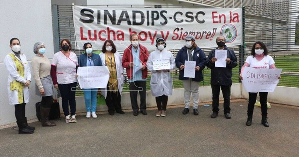 La Nación / Personal de blanco de IPS Ingavi se manifestó contra todo tipo de violencia