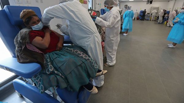 Bolivia comenzará a vacunar a mayores de 30 años contra la covid-19