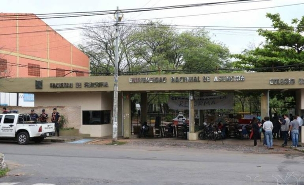 Diario HOY | Estudiantes de la Facultad de Filosofía, sede Caacupé, reclaman cierre de la carrera en dicha filial
