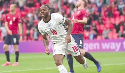 Crónica / Inglaterra puso unomi y se anotó como primero