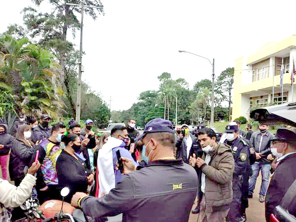 Tras presión ciudadana, Godoy cancela llamado a licitación para remodelar plaza - La Clave