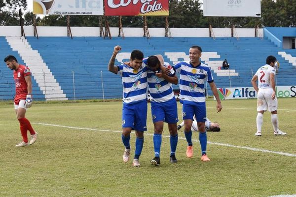 Los equipos locales festejan en la 14ª de Intermedia - Fútbol de Ascenso de Paraguay - ABC Color