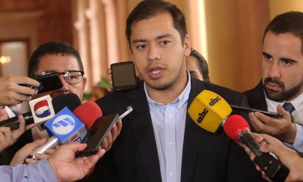 Senadora asegura que Prieto se desentendió de su equipo en reiteradas ocasiones