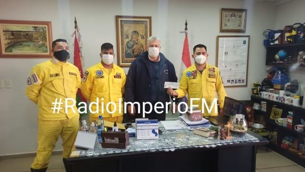 Municipalidad entregó aporte de 15 millones de guaraníes al Cuerpo de Bomberos Voluntarios