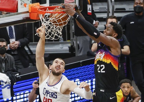 Con un doble dramático, Suns aumentan la ventaja en la final del Oeste