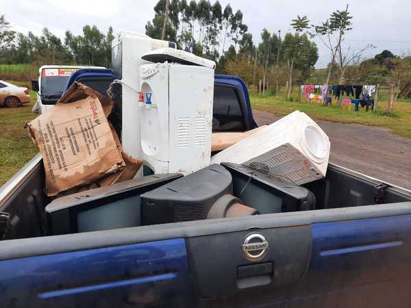 Marginales abandonan en un yuyal objetos robados de una escuela - La Clave