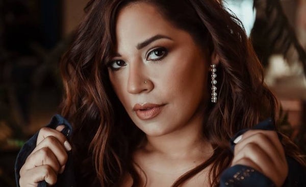 Diario HOY | Cantautora Chabela Ri "endulza" en nuevo sencillo musical