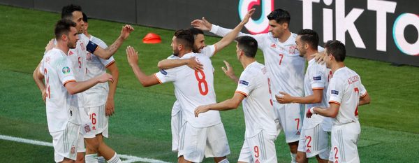 España desató la furia, aplastó a Eslovaquia y se mete en octavos de la Eurocopa