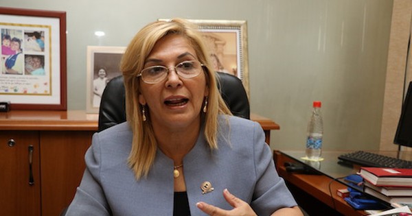 La Nación / Senadora que pactó para la mesa directiva renuncia al liderazgo de bancada del PLRA