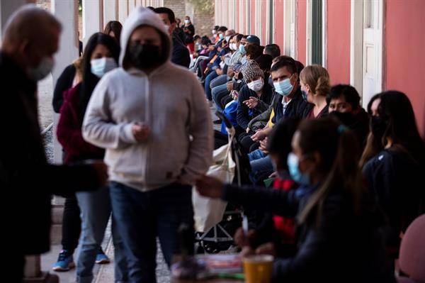 Chile alcanza 80 % de vacunación y registra menor número de casos desde marzo