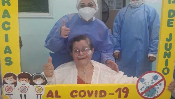 Abuelita venció al covid-19 y celebró su cumple en el hospital
