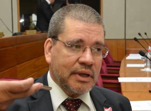Salomón se alió con 'gente que apoya la invasión de tierras y la despenalización del aborto', dice senador Barrios
