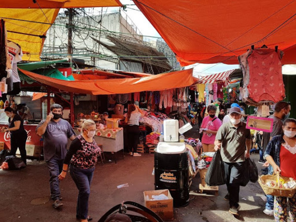 Salud Pública analiza instalar vacunatorios en el mercado 4 y en el Abasto