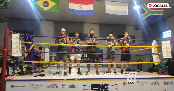 ORGANIZAN TORNEO DE BOXEO Y LUCHAS DE SUELO FEMENINO
