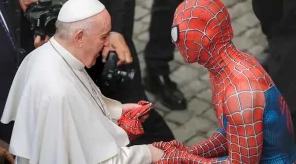 Un superhéroe en el Vaticano - Soy un viral - ABC Color