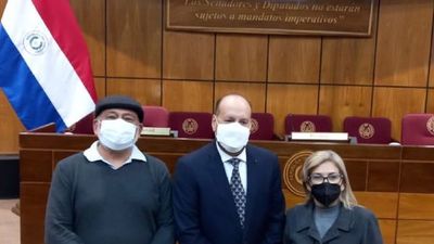 Hermelinda Alvarenga se retira de la bancada llanista del PLRA