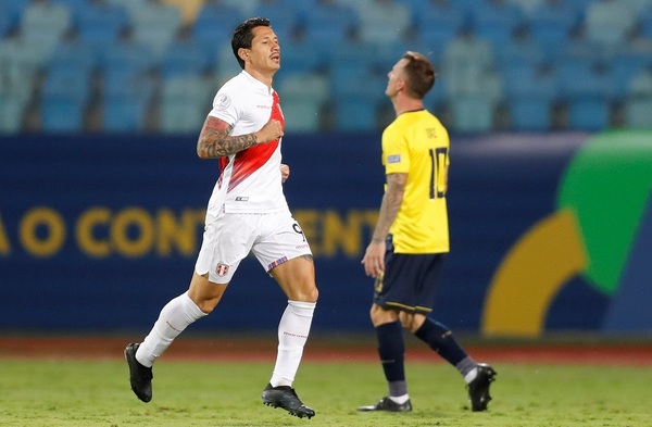 Perú reacciona a tiempo y rescata un empate ante Ecuador