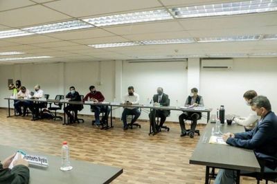 Docentes anuncian movilizaciones por reajuste salarial