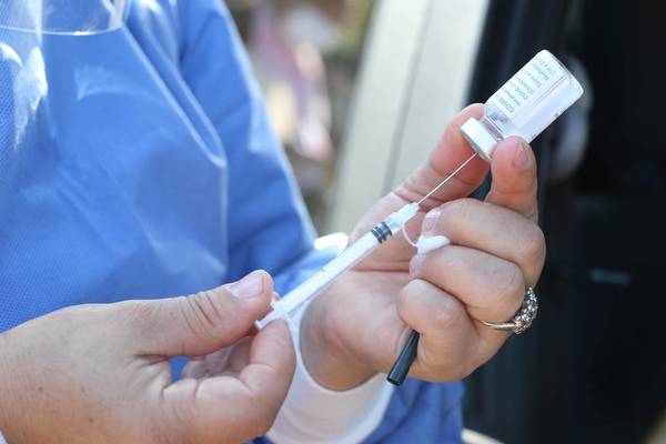 Política mendicante de vacunas "contagió" a gobernador: "50 mil dosis o lo que tengan" - ADN Digital