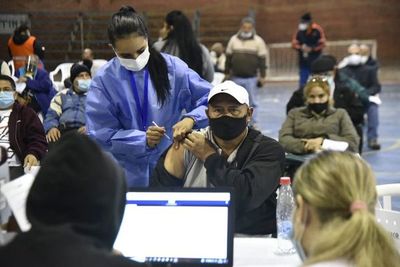 Segunda dosis: ¿Quiénes deben acudir desde mañana a vacunatorios y cuáles no estarán abiertos? - Nacionales - ABC Color