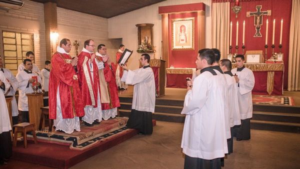Monseñor   suprime Comunidad Misionera de Hernandarias