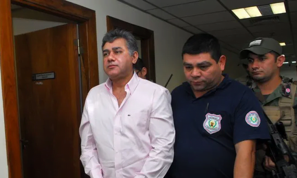 Exjuez confiesa que recibió US$ 140.000 para dar amparo a Pavão - Noticiero Paraguay