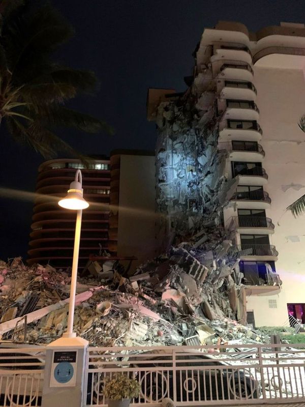 Se derrumbó un edificio residencial en Miami: al menos un muerto y varios heridos