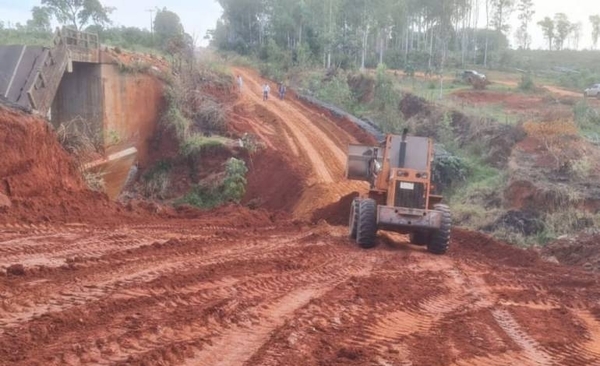 Diario HOY | MOPC avanza en trabajos en zona del puente caído en Tacuatí