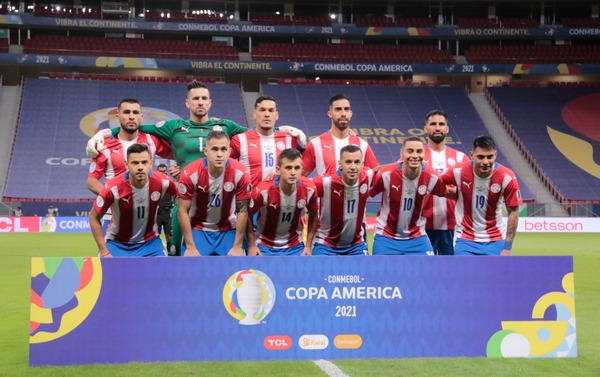 La Selección Paraguaya enfrenta a Chile en Brasilia