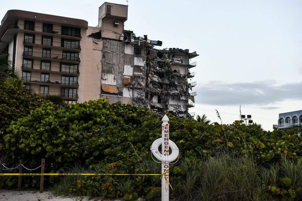 Al menos un muerto en edificio parcialmente derrumbado en Miami Beach - Mundo - ABC Color