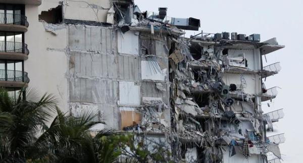 Al menos un muerto en el derrumbe parcial de un edificio en Miami | .::Agencia IP::.