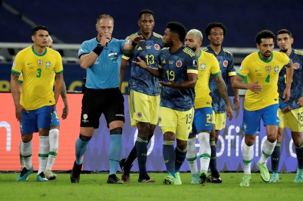Colombia solicita a Conmebol la suspensión del árbitro Néstor Pitana