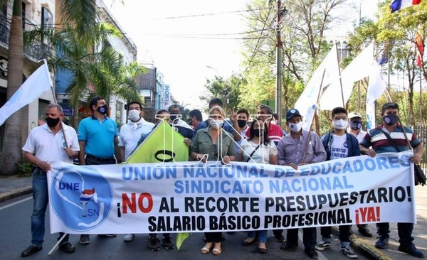 Diario HOY | Docentes anuncian paro ante posible recorte del presupuesto para el 2022