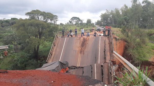 FISCALÍA ALLANA EL MOPC POR DERRUMBE DE PUENTE EN TACUATÍ