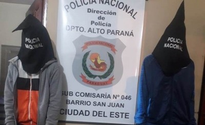 Detienen a motochorros tras robar celular durante atraco callejero