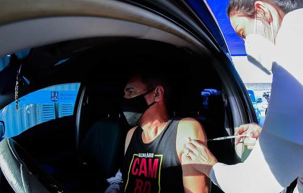 Inmunizados con primera dosis deben acudir acudir a vacunatorios para recibir la segunda