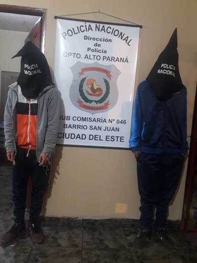 Motoasaltantes fueron capturados tras robar un celular - La Clave