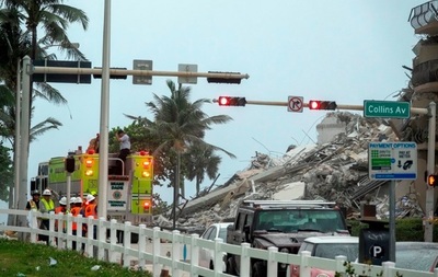 El desgarrador testimonio de un hombre que espera noticias de familiares tras derrumbe de edificio en Miami