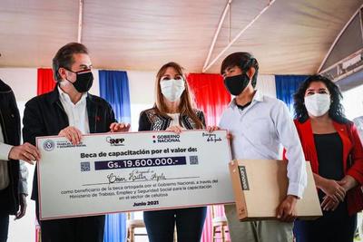 Inauguran telecentro y entregan aportes a operarios de futura planta de celulosa en Concepción | .::Agencia IP::.