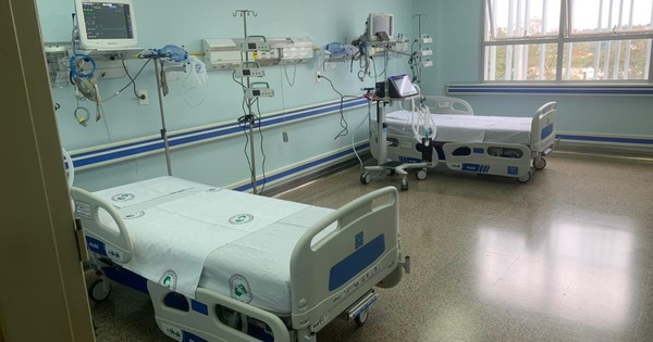 La Nación / Habilitan 8 camas más de UTI en el Hospital Integrado de Ciudad del Este